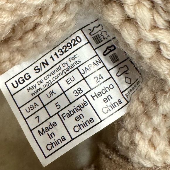 UGG Classic Mini Chunky Knit Boots NWOT - Picture 13 of 16